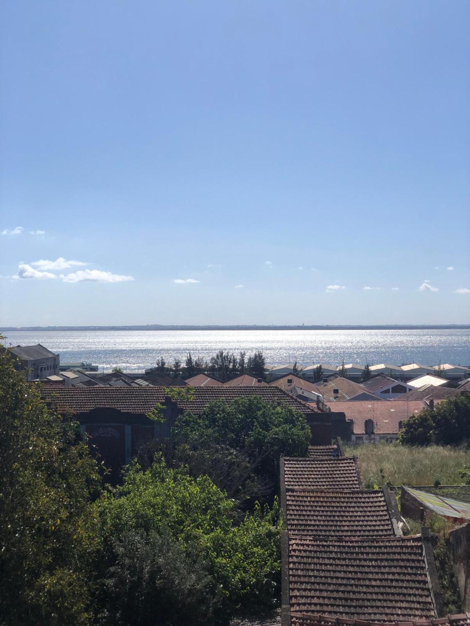 Quarto Com Vista Do Rio Tejo Hotell Lisboa Eksteriør bilde